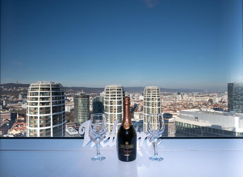 Panoramaview/31Thfloor!/Luxury/Wifi/Parking Appartement Bratislava Buitenkant foto